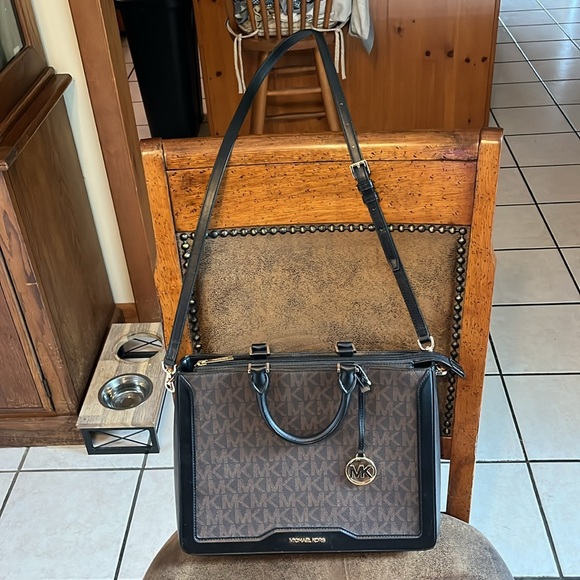 Michael Kors bag - Picture 2 of 12